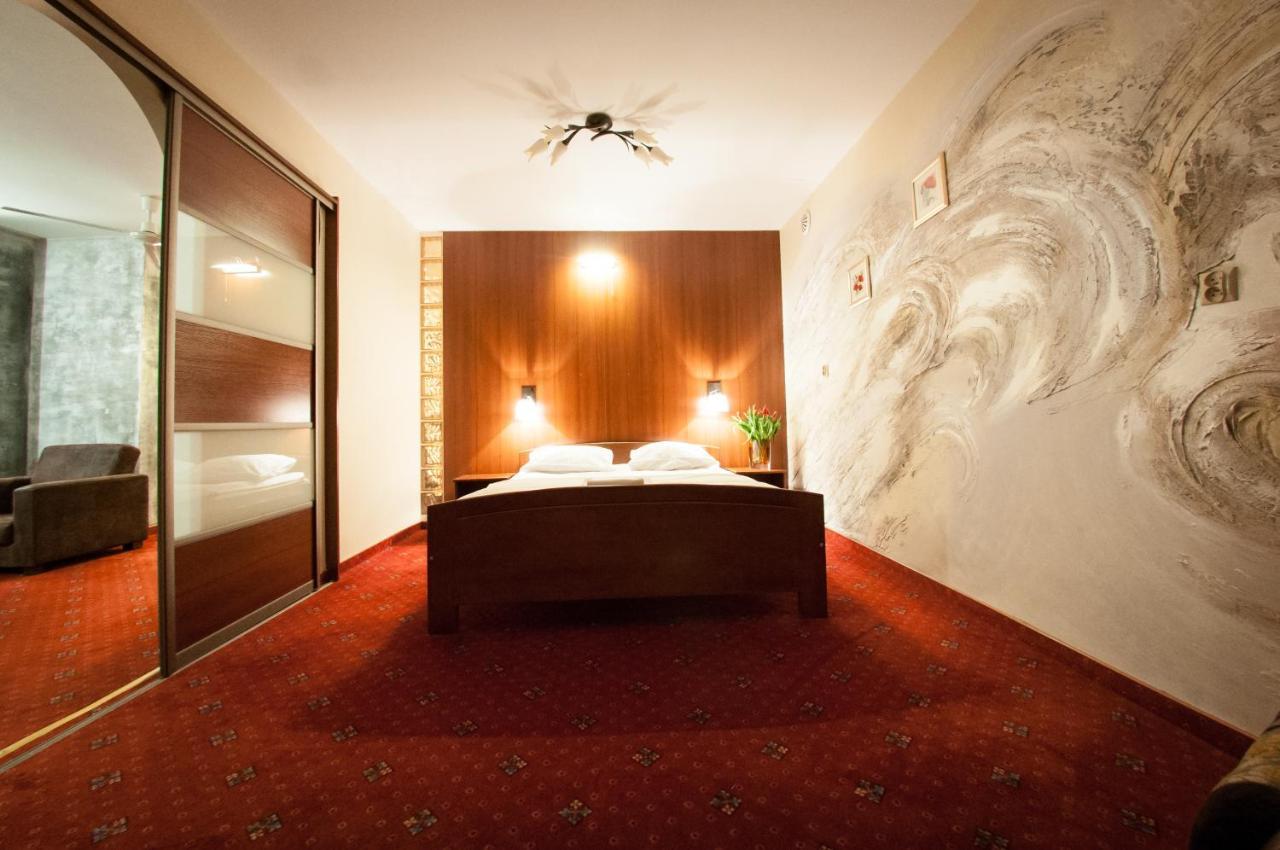 Secession Hotel Leczna Esterno foto