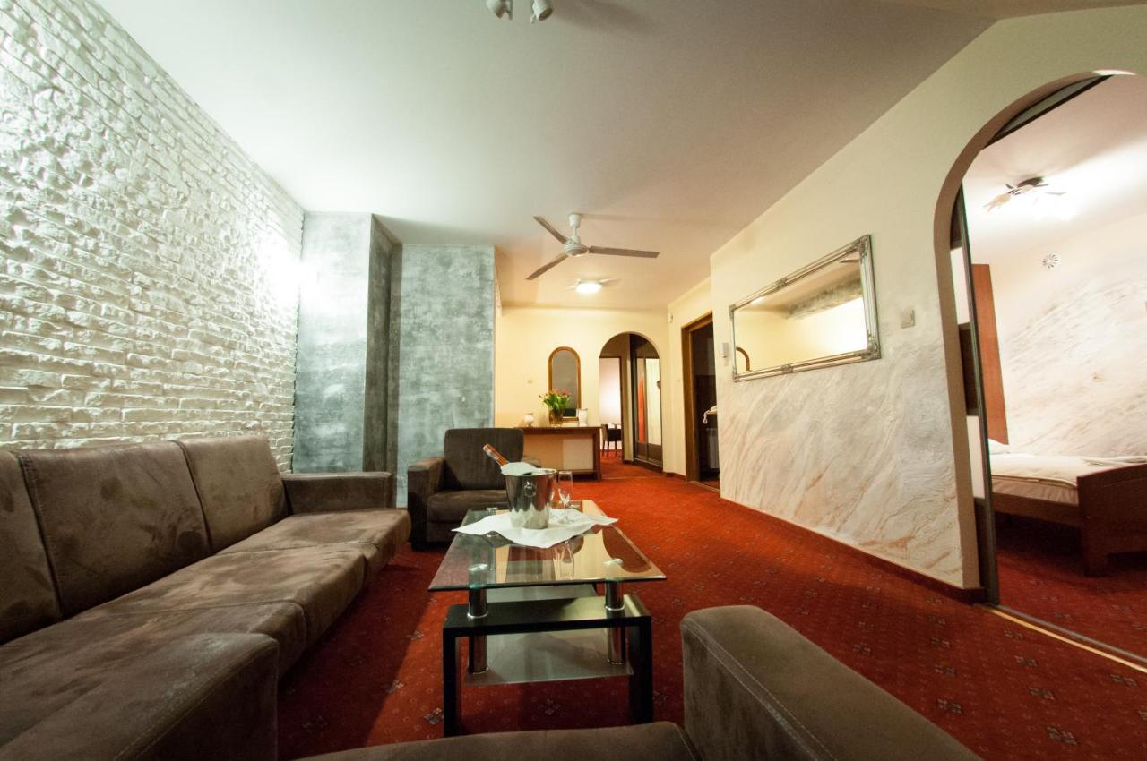 Secession Hotel Leczna Esterno foto