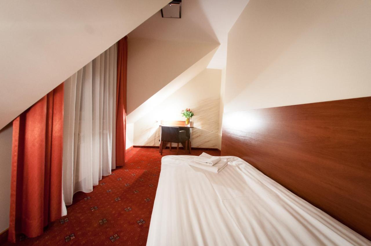 Secession Hotel Leczna Esterno foto